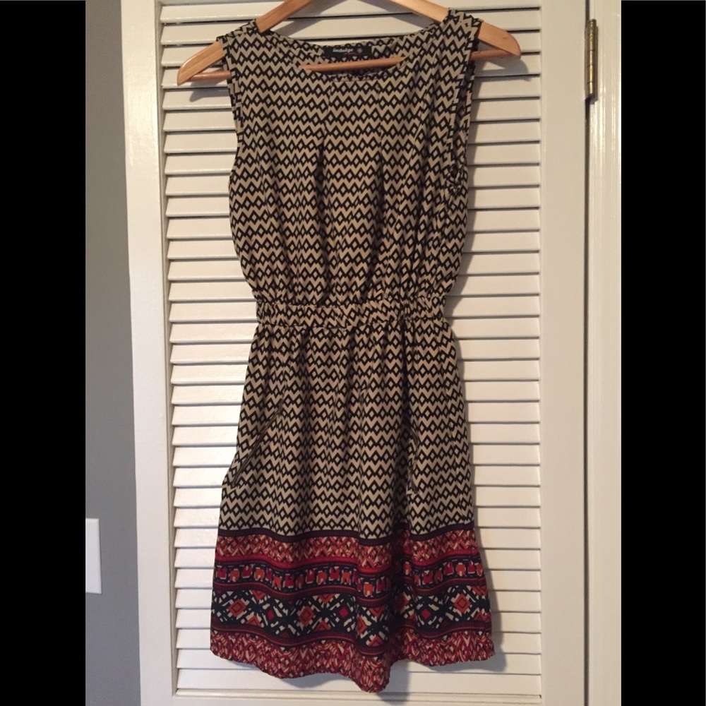 Black and cream dress pockets.